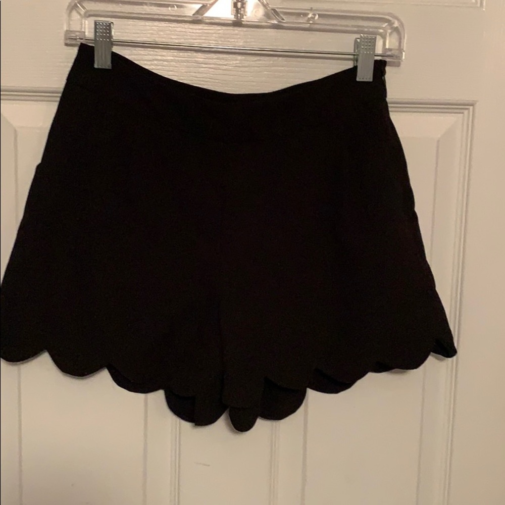 Tobi Scalloped Shorts